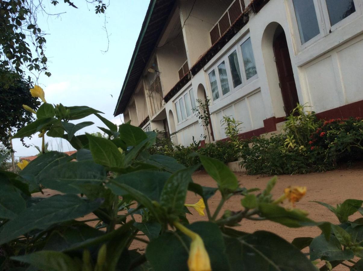 New Rest House Sea View Hotel Негомбо Экстерьер фото